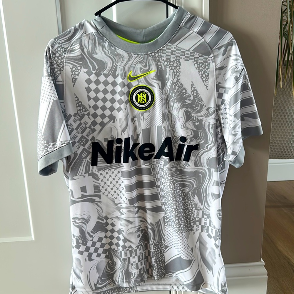 Nike FC soccer jersey in Men’s size Medium.  Jersey is 100% authentic.